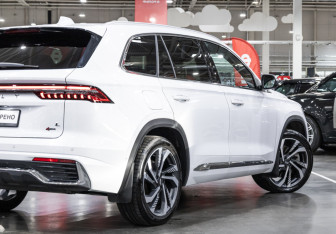 Подержанный автомобиль Geely Monjaro 2023 года (8 фото)