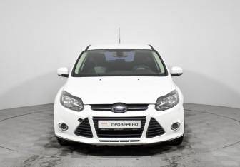 Подержанный автомобиль Ford Focus Hatchback 2013 года (2 фото)
