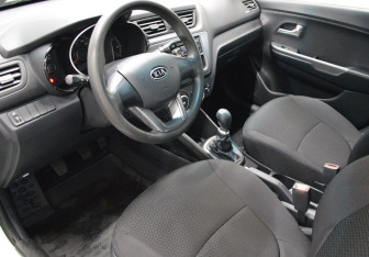 Подержанный автомобиль Kia Rio Sedan 2013 года (10 фото)