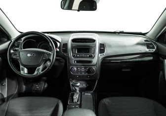 Подержанный автомобиль Kia Sorento 2017 года (13 фото)