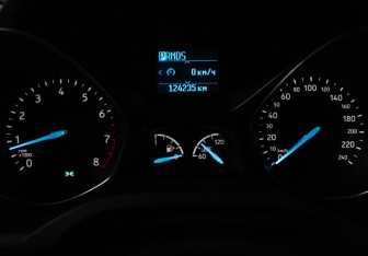 Подержанный автомобиль Ford Kuga 2016 года (12 фото)