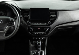 Подержанный автомобиль Hyundai Solaris Sedan 2021 года (14 фото)