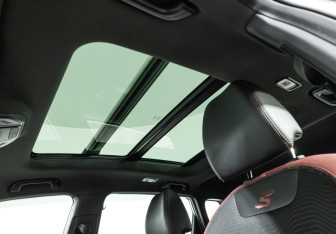 Подержанный автомобиль Geely Coolray 2021 года (15 фото)