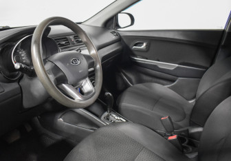 Подержанный автомобиль Kia Rio Sedan 2012 года (9 фото)