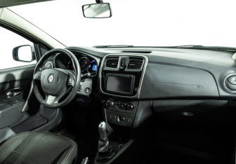 Подержанный автомобиль Renault Logan Sedan 2014 года (9 фото)