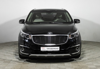Подержанный автомобиль Kia Carnival 2017 года (2 фото)