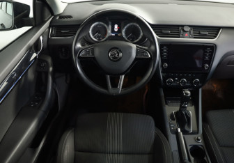 Подержанный автомобиль Skoda Octavia Liftback 2018 года (10 фото)