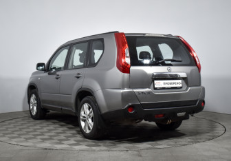 Подержанный автомобиль Nissan X-Trail 2013 года (7 фото)