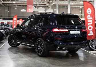 Подержанный автомобиль BMW X7 2019 года (11 фото)