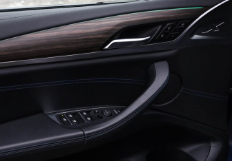 Подержанный автомобиль BMW X4 2018 года (25 фото)