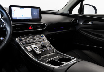 Подержанный автомобиль Hyundai Santa Fe 2022 года (18 фото)