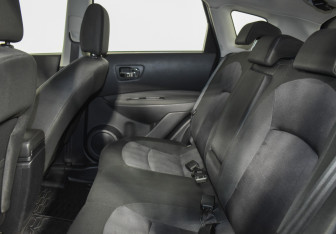 Подержанный автомобиль Nissan Qashqai 2012 года (11 фото)