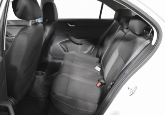 Подержанный автомобиль Skoda Rapid Liftback 2014 года (11 фото)