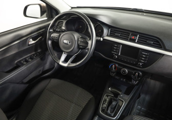 Подержанный автомобиль Kia Rio Sedan 2020 года (8 фото)