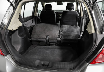 Подержанный автомобиль Nissan Tiida Hatchback 2008 года (24 фото)