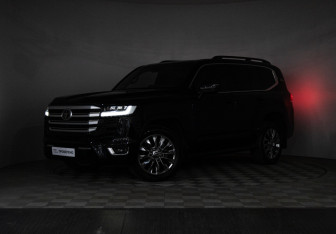 Подержанный автомобиль Toyota Land Cruiser Suv 2021 года (32 фото)