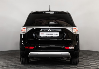 Подержанный автомобиль Mitsubishi Outlander 2014 года (6 фото)