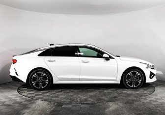 Подержанный автомобиль Kia K5 2020 года (6 фото)