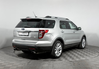 Подержанный автомобиль Ford Explorer 2014 года (5 фото)