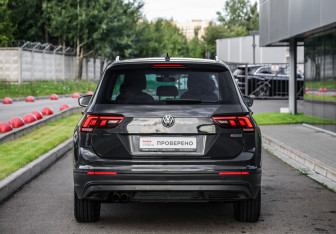 Подержанный автомобиль Volkswagen Tiguan 2018 года (7 фото)