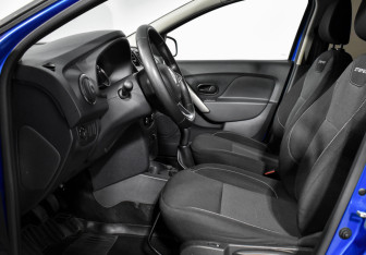 Подержанный автомобиль Renault Sandero 2019 года (10 фото)