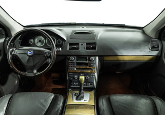 Подержанный автомобиль Volvo XC90 2008 года (13 фото)