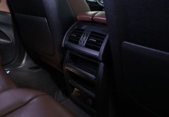 Подержанный автомобиль BMW X5 2017 года (25 фото)