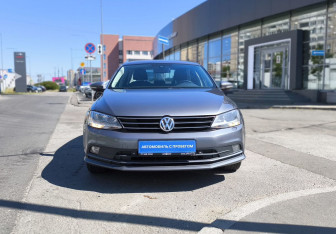 Подержанный автомобиль Volkswagen Jetta Sedan 2014 года (2 фото)