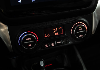 Подержанный автомобиль Kia Rio Sedan 2013 года (18 фото)