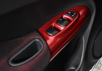 Подержанный автомобиль Nissan Juke 2011 года (10 фото)