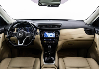 Подержанный автомобиль Nissan X-Trail 2019 года (10 фото)