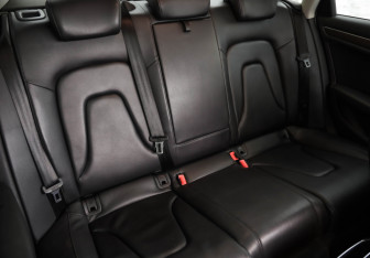 Подержанный автомобиль Audi A4 Sedan 2015 года (26 фото)