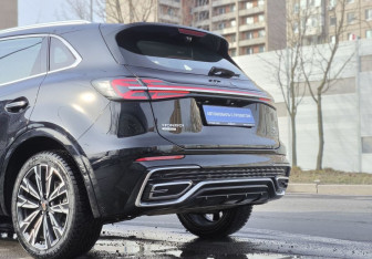 Подержанный автомобиль Hongqi HS5 2024 года (7 фото)