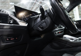 Подержанный автомобиль BMW X6 2023 года (31 фото)