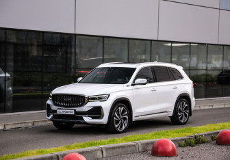 Подержанный автомобиль Geely Monjaro 2024 года (3 фото)
