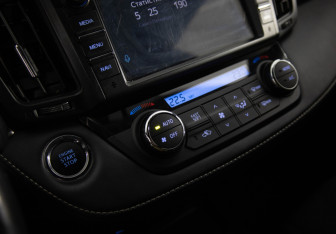 Подержанный автомобиль Toyota RAV4 2019 года (11 фото)