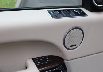 Подержанный автомобиль Land Rover Range Rover 2016 года (27 фото)