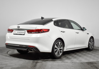 Подержанный автомобиль Kia K5 2017 года (5 фото)