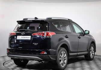 Подержанный автомобиль Toyota RAV4 2017 года (5 фото)