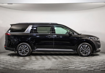 Подержанный автомобиль Kia Carnival 2022 года (4 фото)