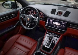 Подержанный автомобиль Porsche Cayenne 2019 года (10 фото)