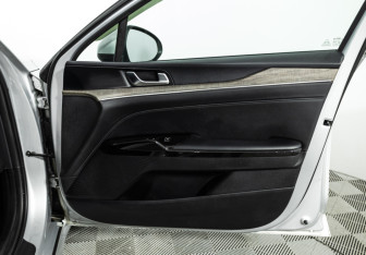 Подержанный автомобиль Kia K5 2021 года (25 фото)