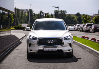 Подержанный автомобиль Infiniti QX50 2018 года (4 фото)