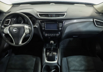 Подержанный автомобиль Nissan X-Trail 2017 года (10 фото)