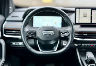 Подержанный автомобиль Geely Okavango 2024 года (17 фото)