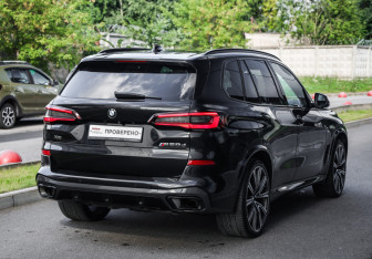 Подержанный автомобиль BMW X5 2021 года (6 фото)