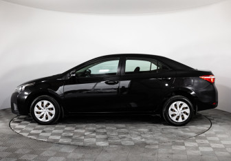 Подержанный автомобиль Toyota Corolla Sedan 2014 года (7 фото)