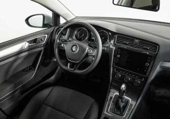 Подержанный автомобиль Volkswagen Golf Hatchback 2018 года (9 фото)