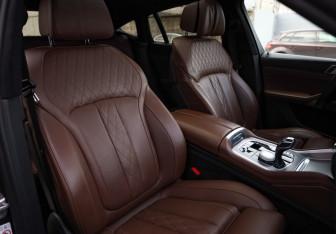 Подержанный автомобиль BMW X6 2020 года (23 фото)