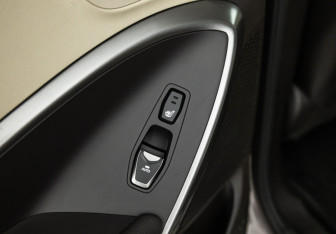 Подержанный автомобиль Hyundai Santa Fe 2014 года (16 фото)